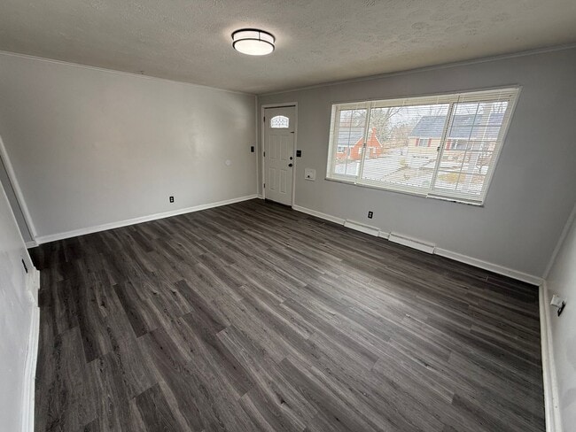 410 Sunaire Terrace in Cincinnati, OH - Building Photo - Building Photo