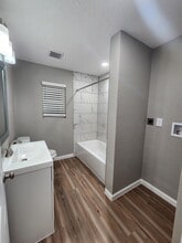 5211 Eilers Ave in Austin, TX - Foto de edificio - Building Photo