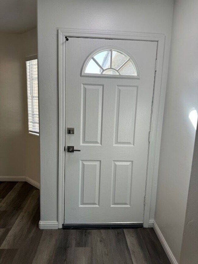 3126 Silverlake Dr in Bakersfield, CA - Building Photo - Building Photo