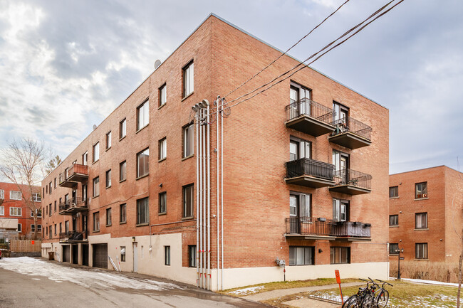 4632 Dupuis Av in Montréal, QC - Building Photo - Building Photo