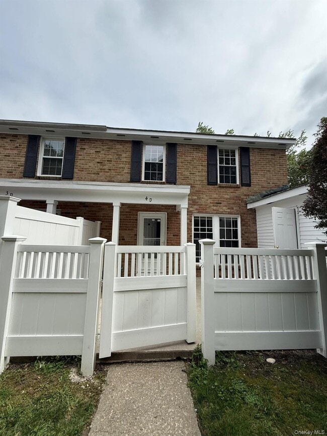 4 D Independence Ct in Ridge, NY - Building Photo - Building Photo