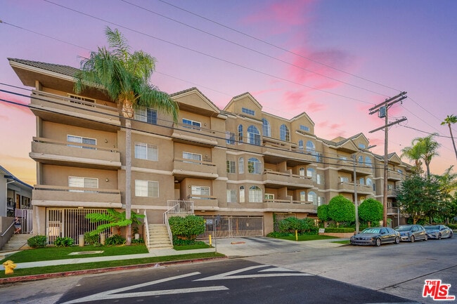 14960 Dickens St in Los Angeles, CA - Building Photo - Building Photo