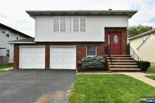 28 Elmhurst St in Elmwood Park, NJ - Building Photo