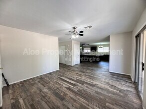 9138 W Ross Ave in Peoria, AZ - Building Photo - Building Photo
