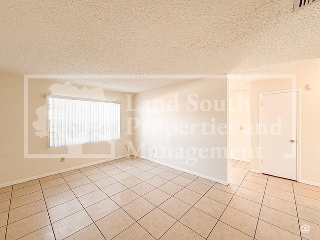 5842 Charlton Dr in Lakeland, FL - Building Photo - Building Photo