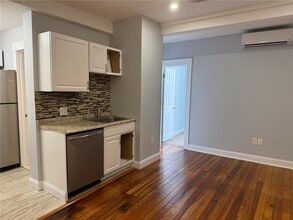 40-40 Freebody St in Newport, RI - Building Photo - Building Photo