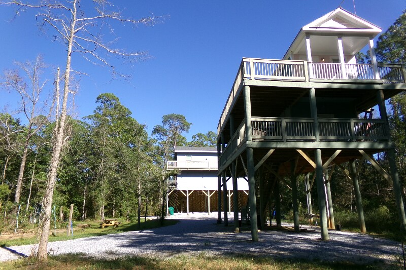 589 Bernard Street in Pass Christian, MS - Building Photo