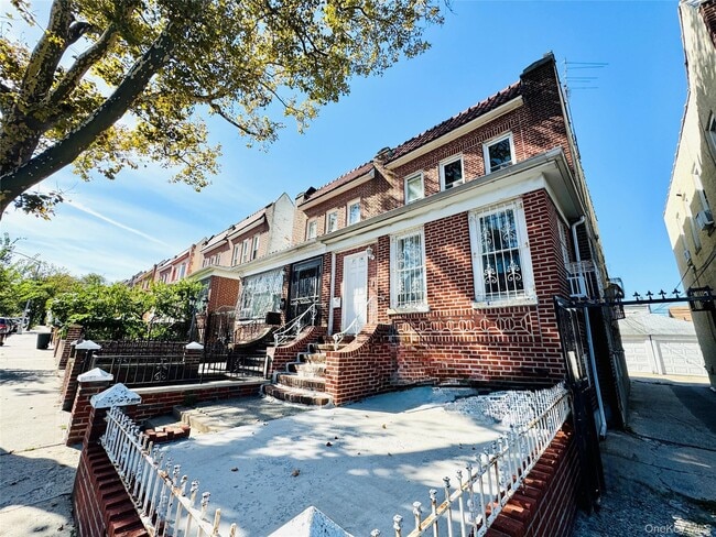 31-16 84th St in Queens, NY - Building Photo - Building Photo