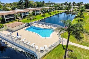 1155 Sandpiper St in Naples, FL - Building Photo