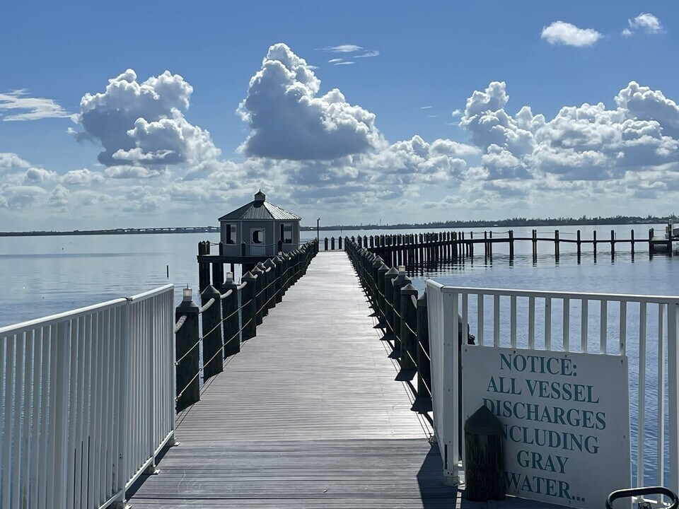 5114 Melbourne St, Unit A101 in Punta Gorda, FL - Building Photo