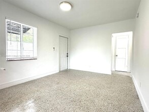 401 SE 14th Ct in Fort Lauderdale, FL - Foto de edificio - Building Photo