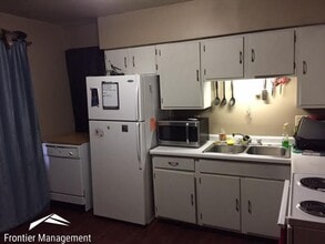 1020 Leavenworth St in Manhattan, KS - Building Photo - Building Photo