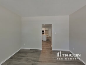 8401 Manchester Dr in Rowlett, TX - Foto de edificio - Building Photo