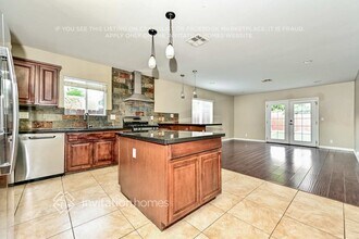 21047 Runnymede St, Unit B in Los Angeles, CA - Foto de edificio - Building Photo