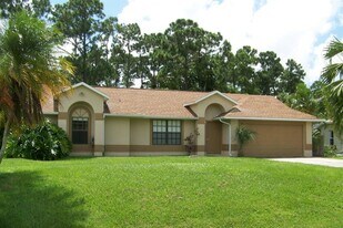 3174 SW Armucher St in Port St. Lucie, FL - Building Photo