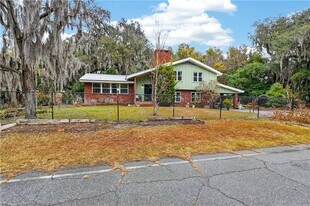 1601 Walnut Ave in Brunswick, GA - Building Photo