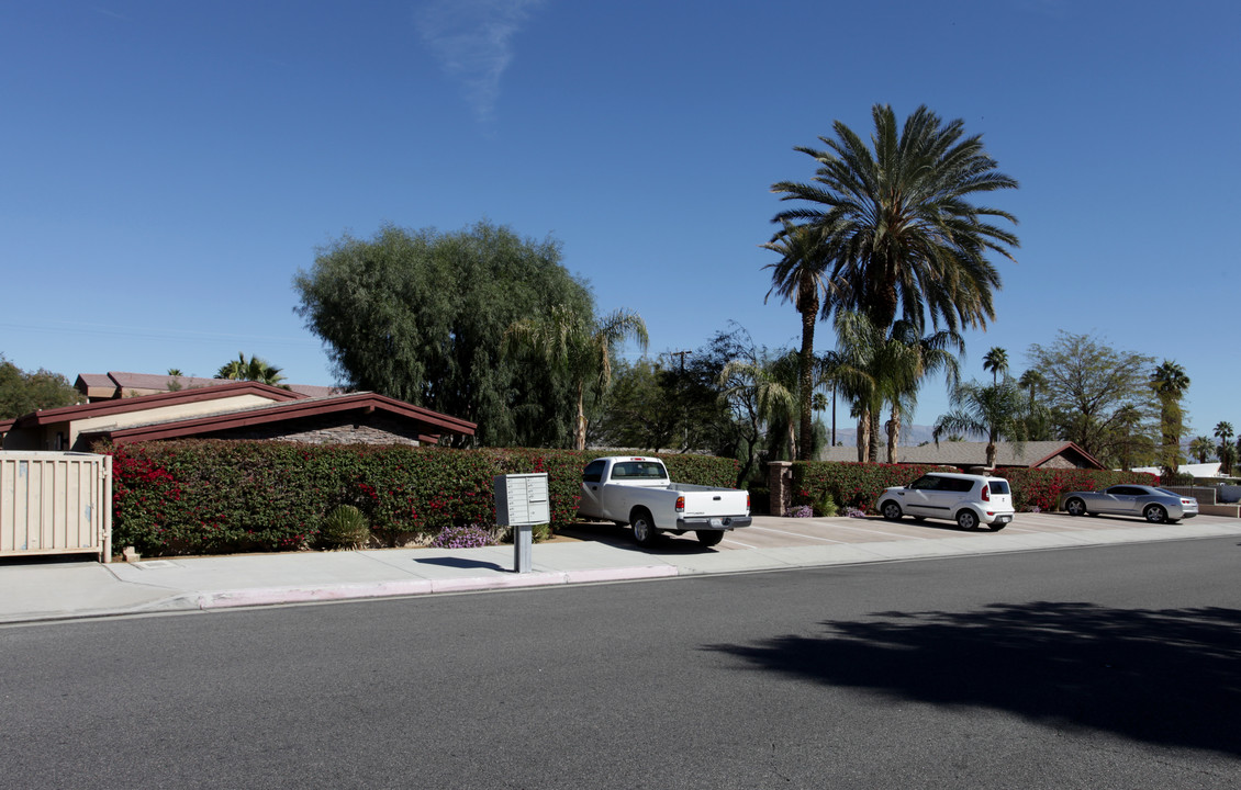 Shadow Palms Apartments in Palm Desert, CA - Building Photo