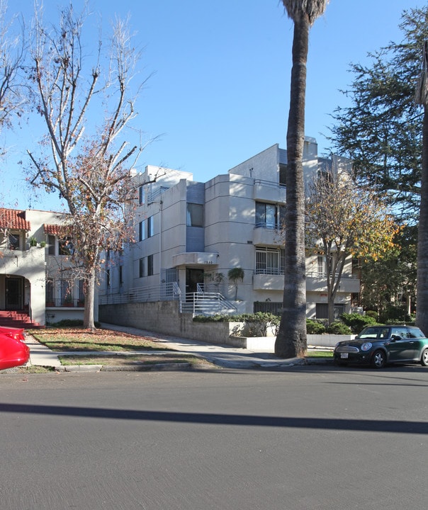 1950 Rodney Dr in Los Angeles, CA - Foto de edificio