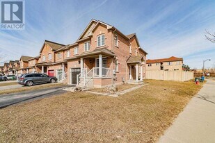 2 Tanasi Rd in Brampton, ON - Building Photo