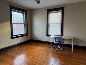 2215 Victor St in Cincinnati, OH - Foto de edificio - Building Photo