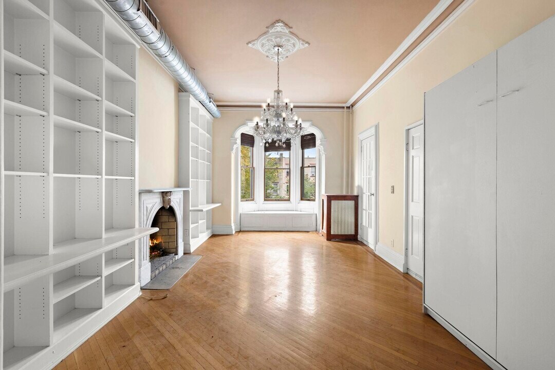 910 Hudson St in Hoboken, NJ - Building Photo