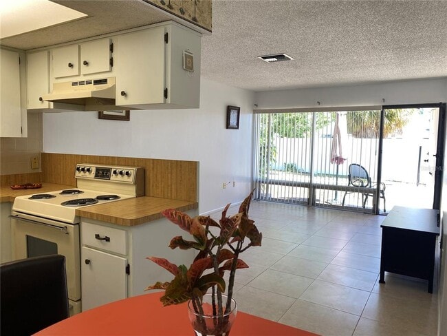4377 Tahitian Gardens Cir in Holiday, FL - Building Photo - Building Photo