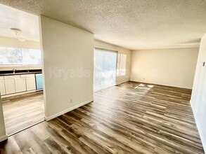 355 Parkview Terrace, Unit Apt H5 in Vallejo, CA - Foto de edificio - Building Photo