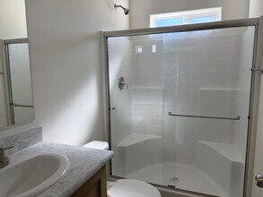 2000 E Frontier Ave in Flagstaff, AZ - Foto de edificio - Building Photo