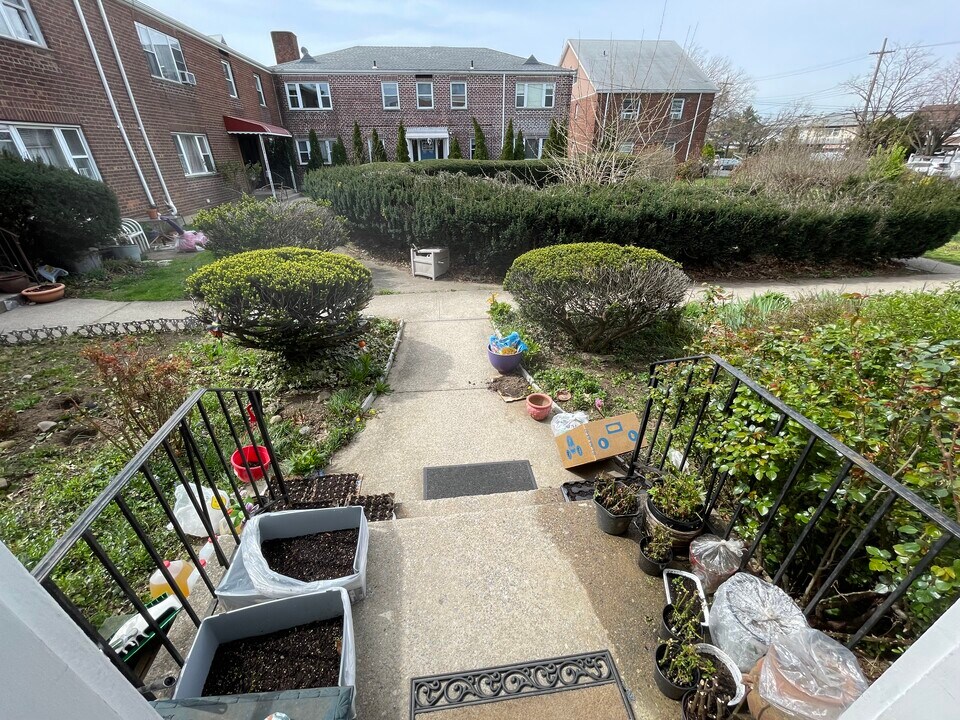 2015 Parsons Blvd in Whitestone, NY - Building Photo