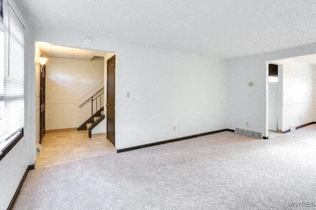 22 W Summerset Ln in Buffalo, NY - Building Photo - Building Photo