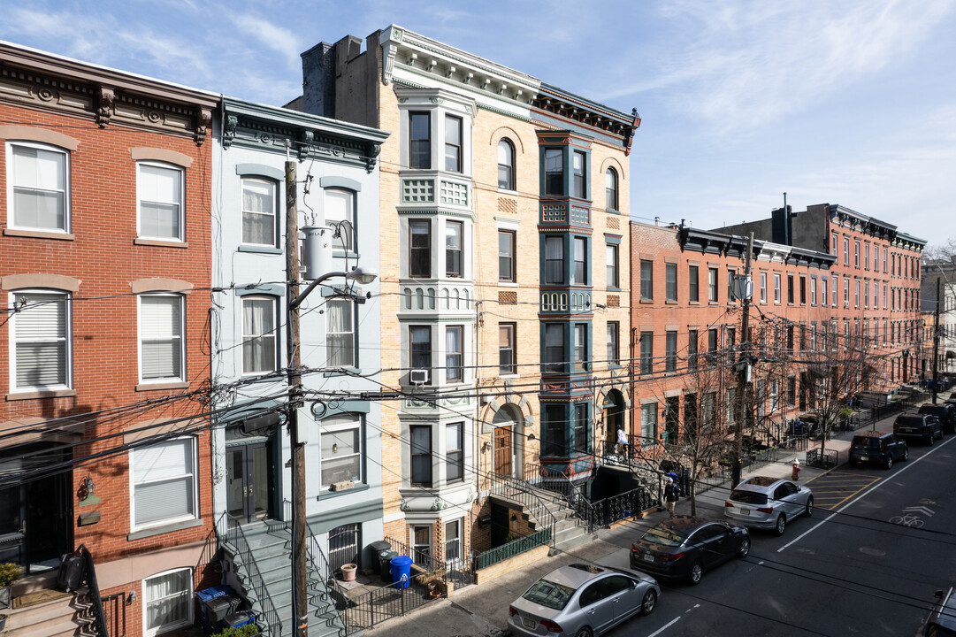 829 Garden St in Hoboken, NJ - Building Photo