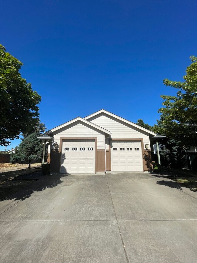 property at 470-472 Ecols St S