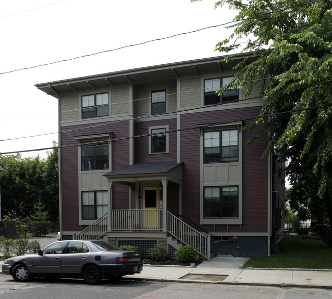 42 Parkis Ave in Providence, RI - Foto de edificio - Building Photo