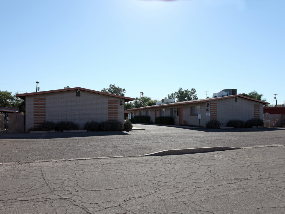 2000-2012 N Madelyn Ave in Tucson, AZ - Building Photo