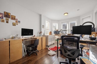 2638 W Haddon Ave, Unit 2638 W Haddon Ave #1 in Chicago, IL - Building Photo - Building Photo