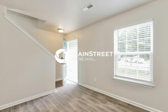 2313 Deerbrook Frst Ln in Greensboro, NC - Building Photo - Building Photo