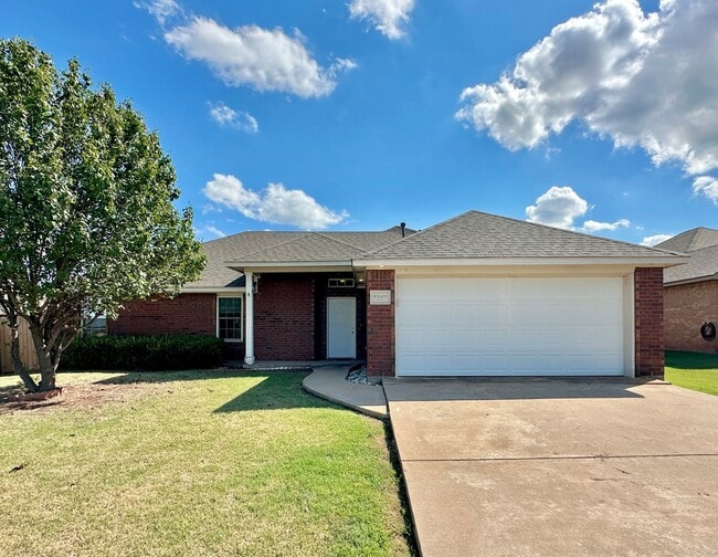6818 SW Drakestone Blvd in Lawton, OK - Building Photo - Building Photo