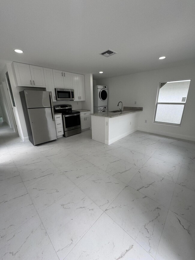 4690 Weymouth St in Greenacres, FL - Foto de edificio - Building Photo