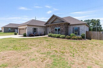 107 Driftwood Ct in Deatsville, AL - Building Photo - Building Photo