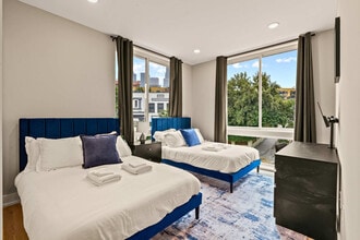 916 N Delaware Ave in Philadelphia, PA - Foto de edificio - Building Photo