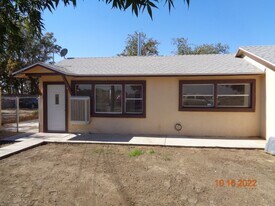 45321-45323 28th St E in Lancaster, CA - Building Photo