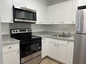 2500 Johnson St in Hollywood, FL - Building Photo - Building Photo