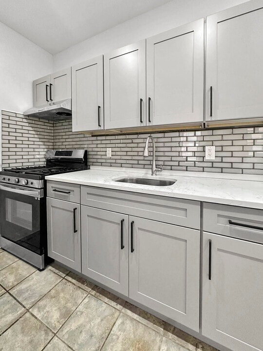 292 E 3rd St, Unit 2nd Floor in Brooklyn, NY - Building Photo