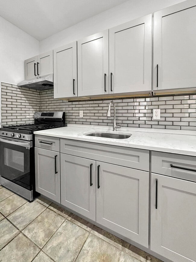 292 E 3rd St, Unit 2nd Floor