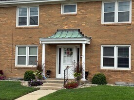 1118 E Washington St, Unit #3 in Bloomington, IL - Building Photo