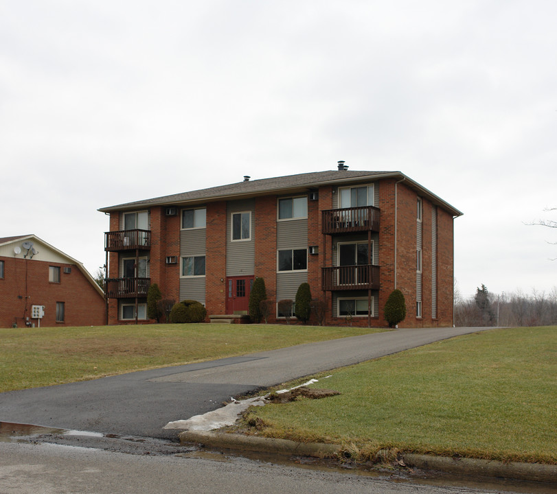 90 Carter Cir in Youngstown, OH - Building Photo