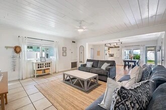 2441 Granada Ave, Unit 3 in Vero Beach, FL - Foto de edificio - Building Photo