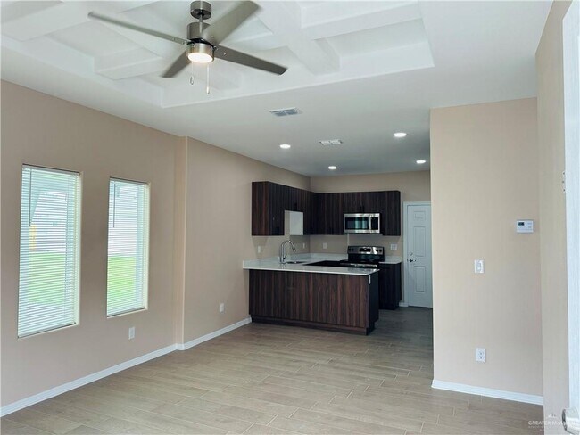 2900 W Kenwood St in Edinburg, TX - Building Photo - Building Photo