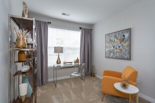 The Commonwealth At York in Yorktown, VA - Building Photo