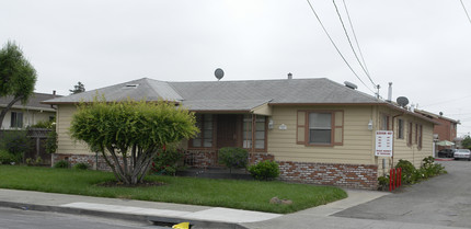 181 Blossom Way in Hayward, CA - Building Photo - Building Photo